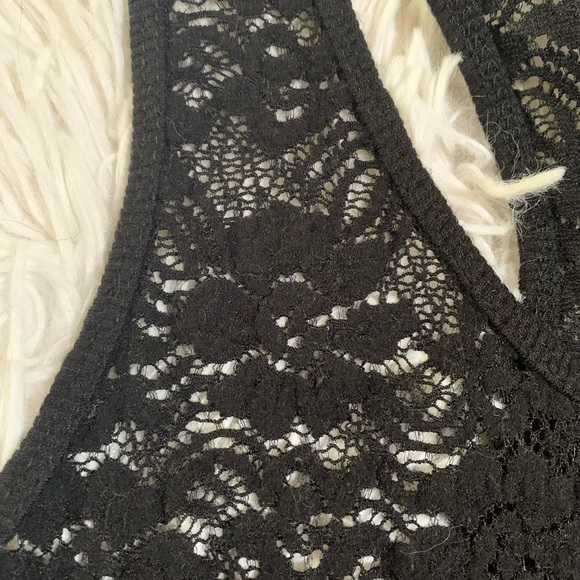 🦋Scoop neck, high back lace tank - Picture 8 of 8